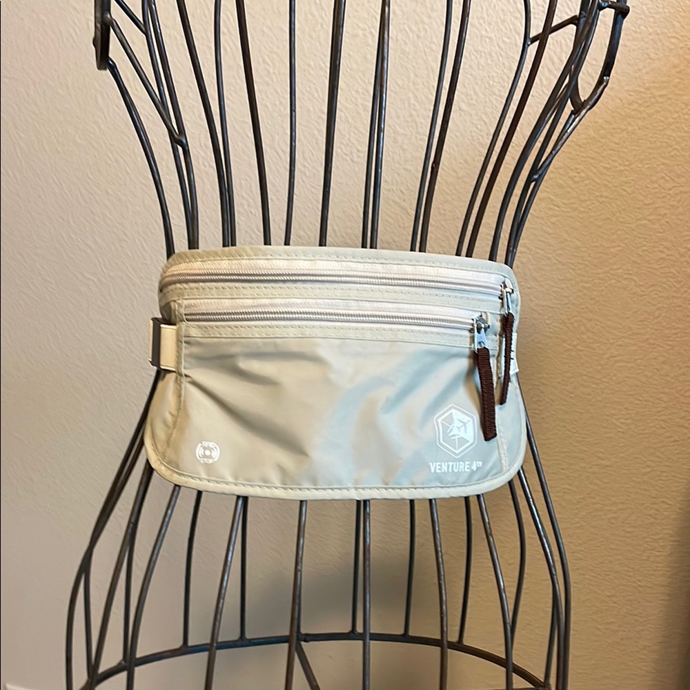 New Venture 4th Practical Light Tan Waist Travel Pack UNISEX